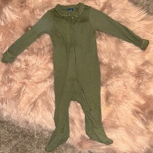 Baby footie pajamas